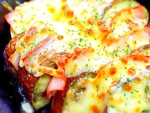 スキレットで簡単‼︎ナスとベーコンのチーズ焼き♪